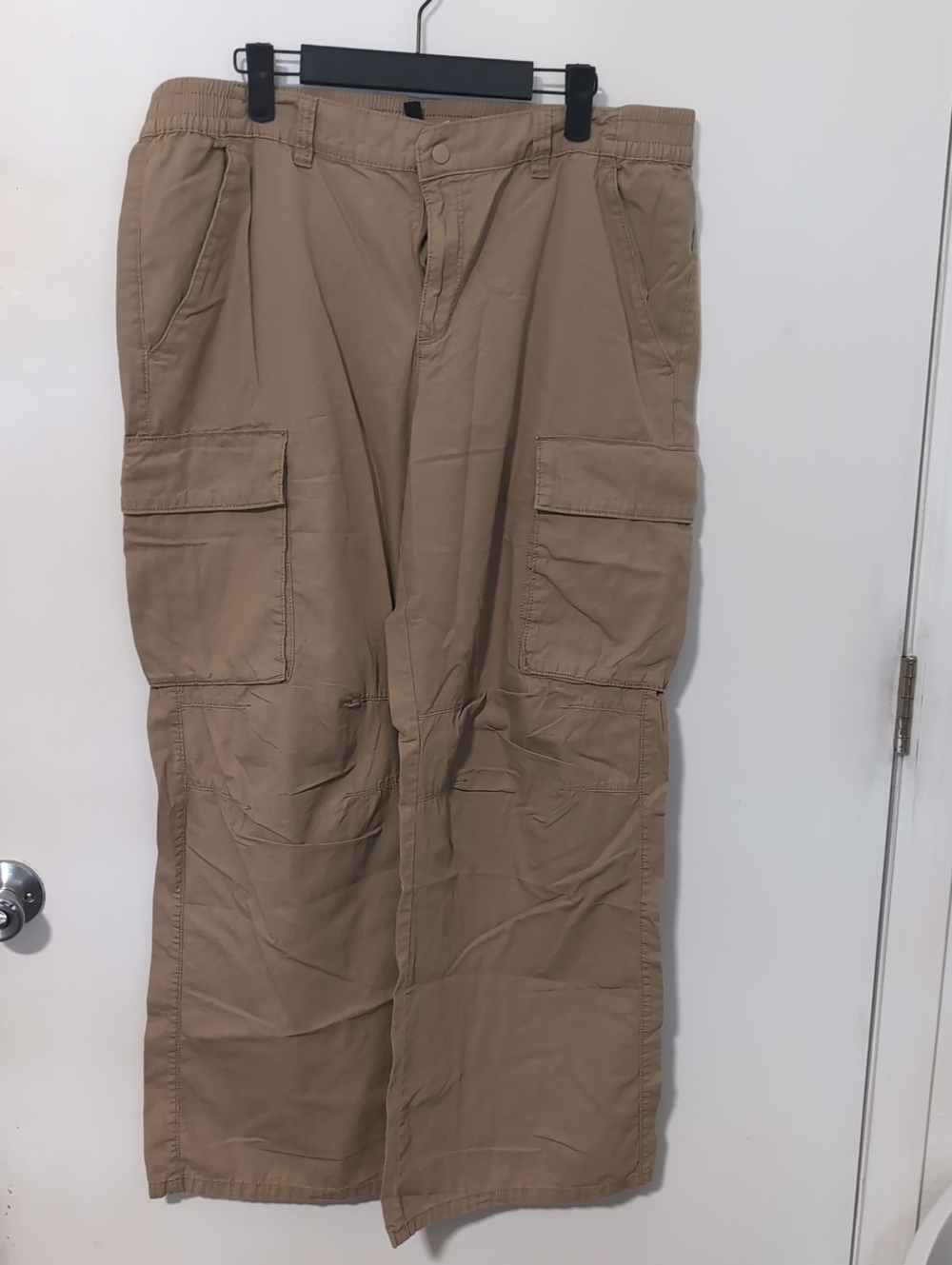 H&M Women's Cargo Pants in Tan